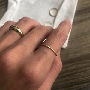 Mejuri twist ring in size 5